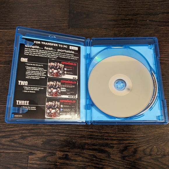 LIKE NEW Expendables Blu-Ray movie - Picture 6 of 9